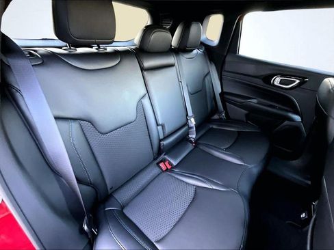 New 2026 Jeep Compass Latitude image 9