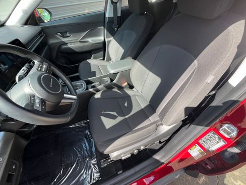 Used 2025 Hyundai Kona SEL image 31