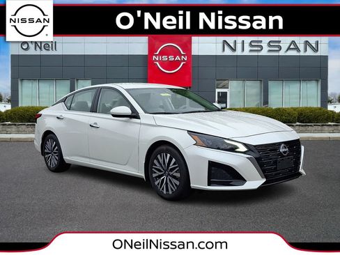 Certified 2023 Nissan Altima 2.5 SV FWD image 1