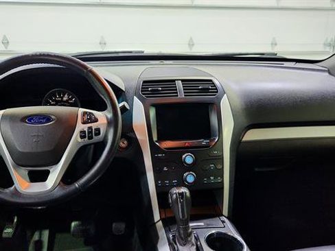 Used 2015 Ford Explorer XLT w/ Equipment Group 202A image 22