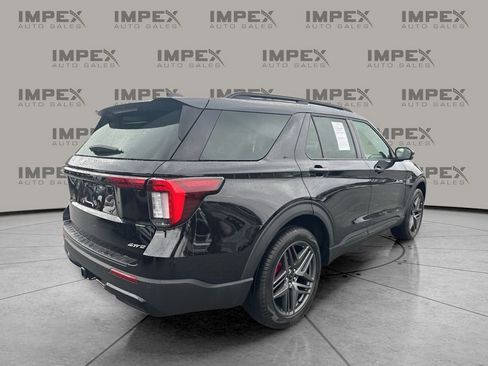 Used 2025 Ford Explorer ST-Line w/ ST-Line Street Pack image 5