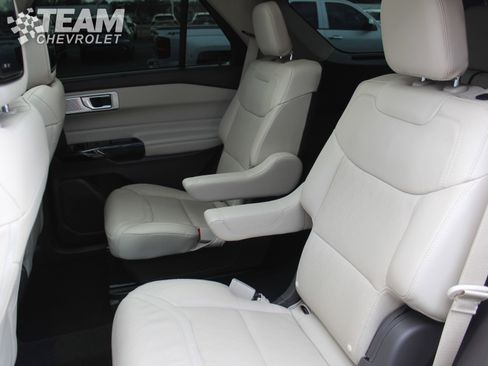 Used 2022 Ford Explorer Platinum w/ Equipment Group 601A image 23