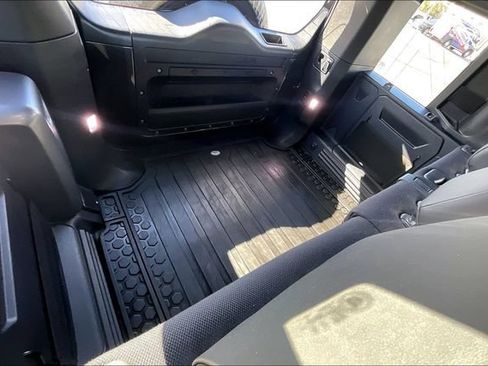 Used 2023 Land Rover Defender 110 X AWD/4WD image 30