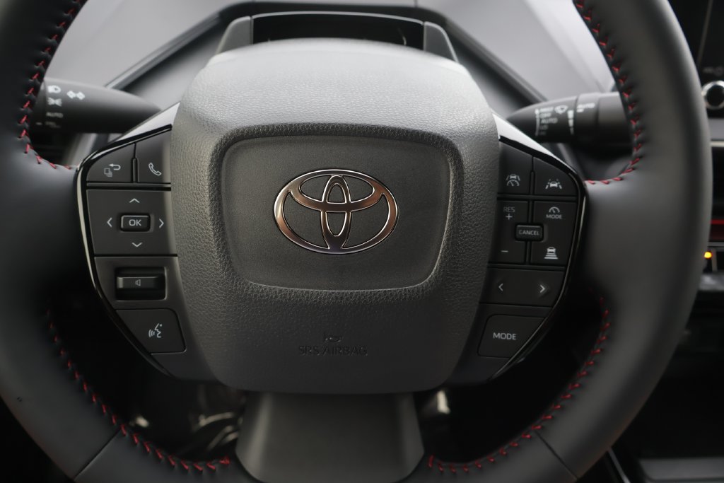 Used 2026 Toyota Prius Plug-In Hybrid FWD image 19