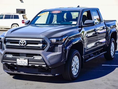 Certified 2025 Toyota Tacoma SR5 image 3