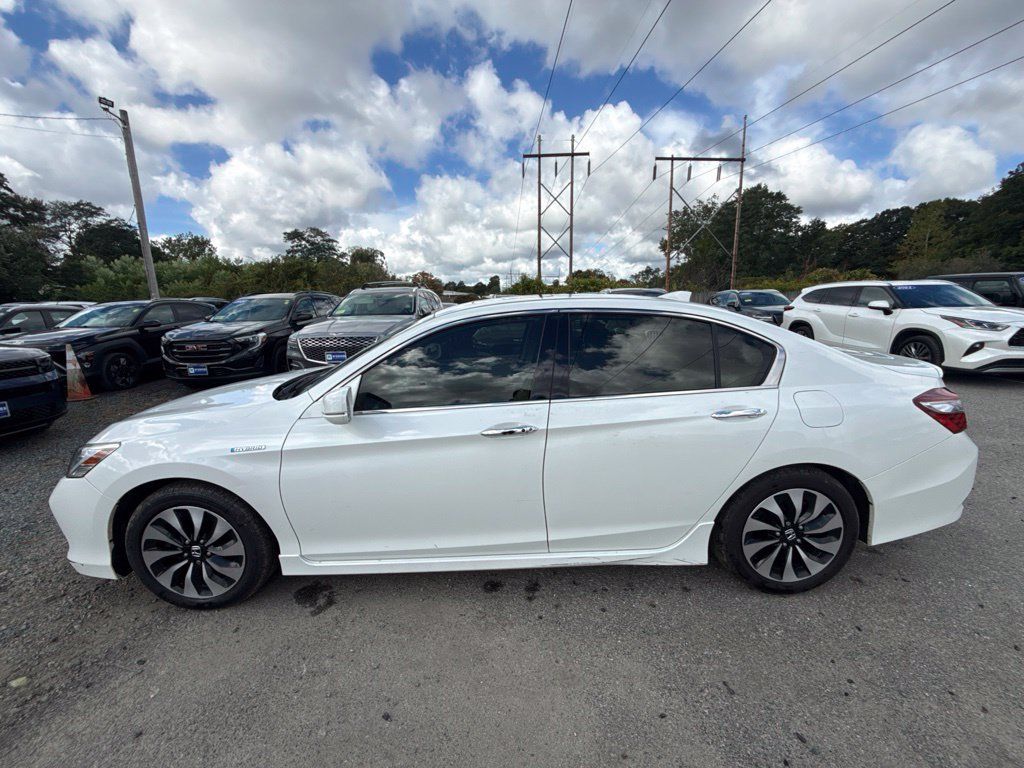 Used 2017 Honda Accord Touring image 9
