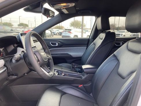 Used 2025 Jeep Compass Latitude image 10