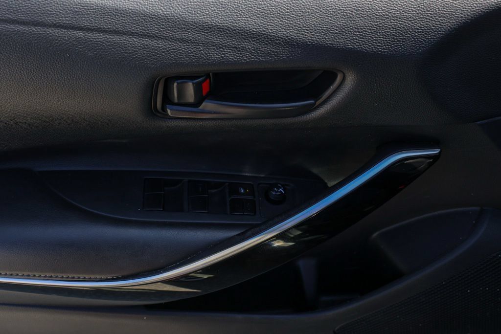 Used 2022 Toyota Corolla LE w/ Premium Interior Package FWD image 25