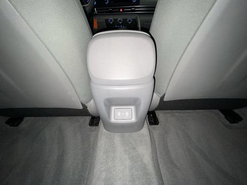 Used 2025 Hyundai Elantra SE FWD image 27