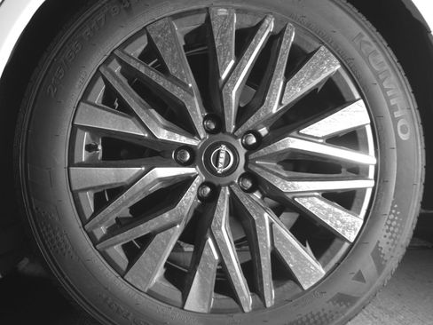 Used 2025 Nissan Altima 2.5 SV image 14