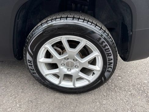 Used 2020 Jeep Renegade Latitude w/ Cold Weather Group AWD/4WD image 8