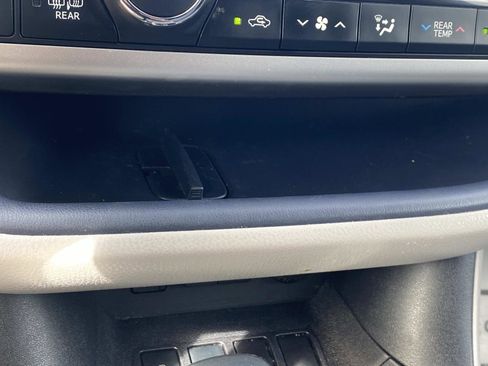 Used 2019 Toyota Highlander XLE image 21