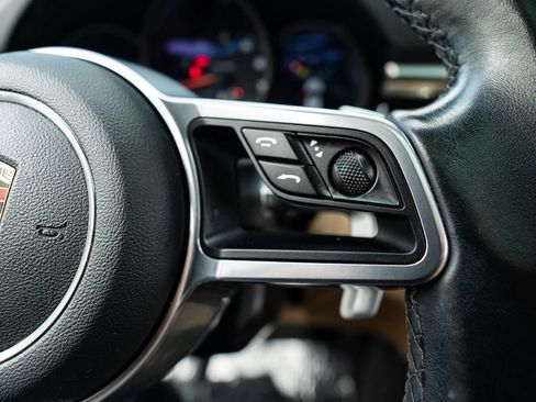Used 2019 Porsche Macan AWD/4WD image 38