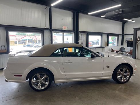 Used 2009 Ford Mustang GT Premium RWD image 17