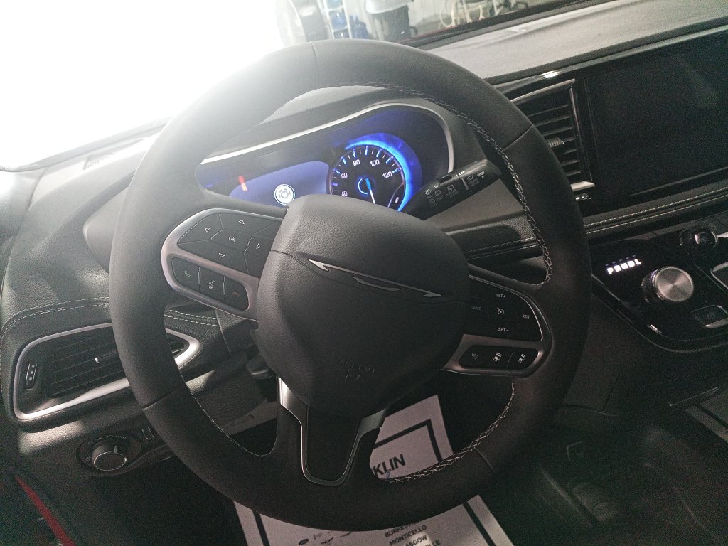 New 2027 Chrysler Pacifica Select w/ Family Tech Group FWD image 15