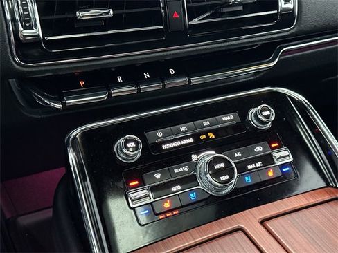 Used 2022 Lincoln Navigator Reserve image 32