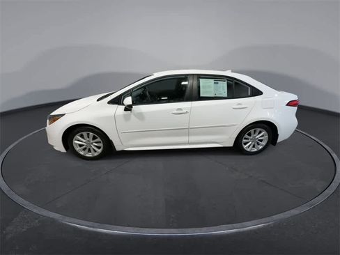 Used 2023 Toyota Corolla LE image 5
