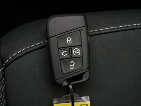 Certified 2024 Volkswagen Taos SE image 33