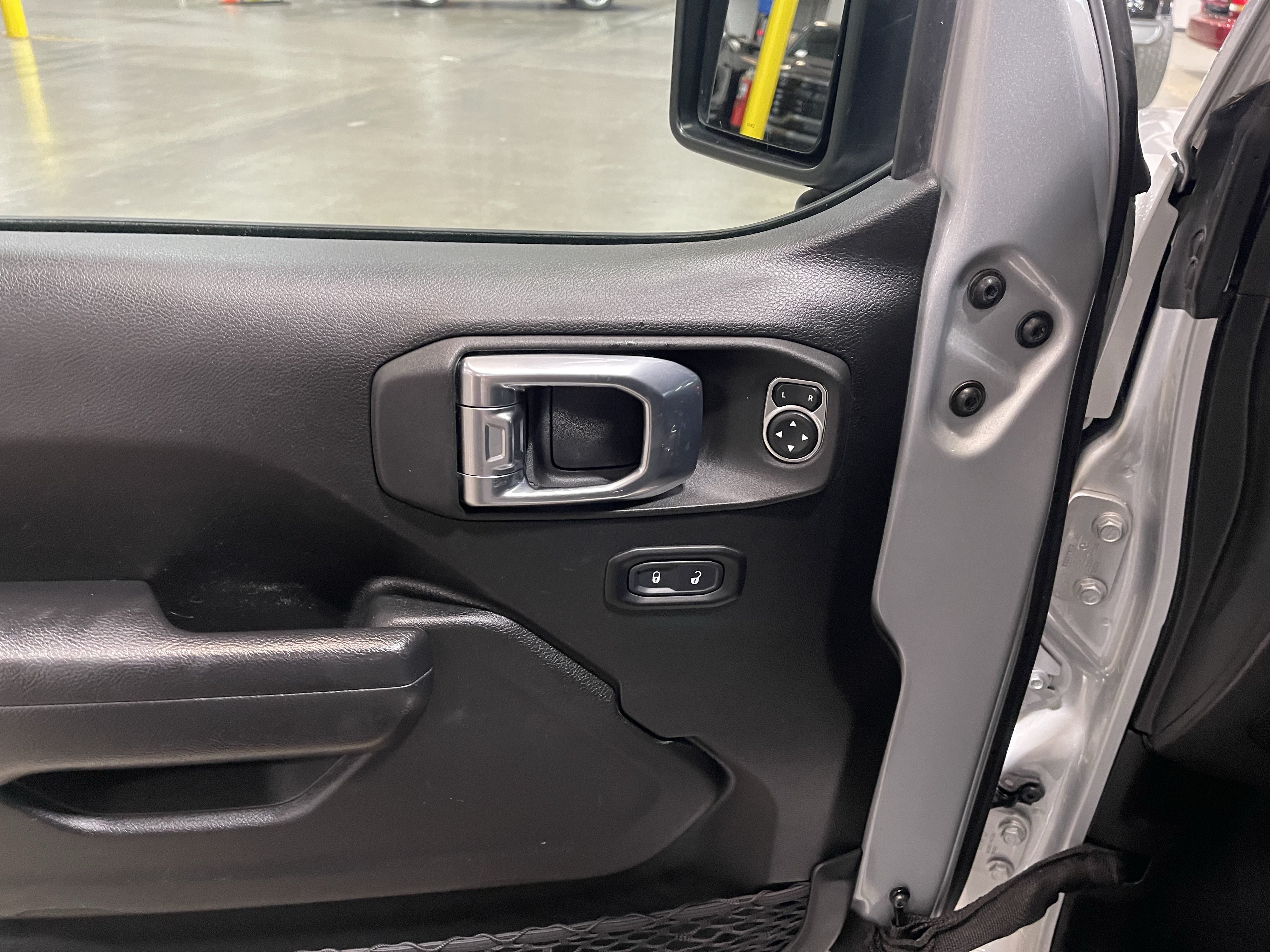 Used 2023 Jeep Wrangler Unlimited AWD/4WD image 18