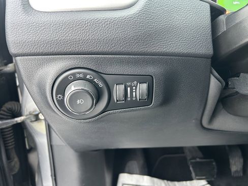 Used 2018 Jeep Compass Latitude image 22