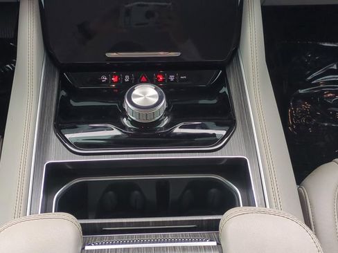 Used 2023 Jeep Wagoneer Series III w/ Preferred Equipment Group image 15