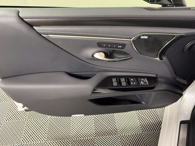 Used 2025 Lexus ES 350 Ultra Luxury w/ Accessory Package (Z2) FWD image 19