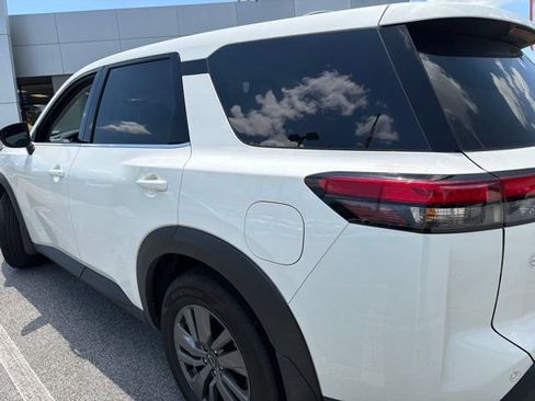 Used 2025 Nissan Pathfinder S FWD image 10