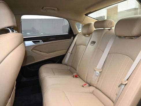 Used 2019 Genesis G80 3.8 RWD image 11