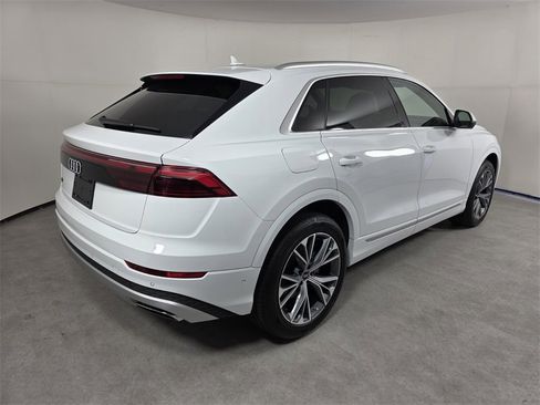 Used 2025 Audi Q8 Premium w/ Convenience Package image 4