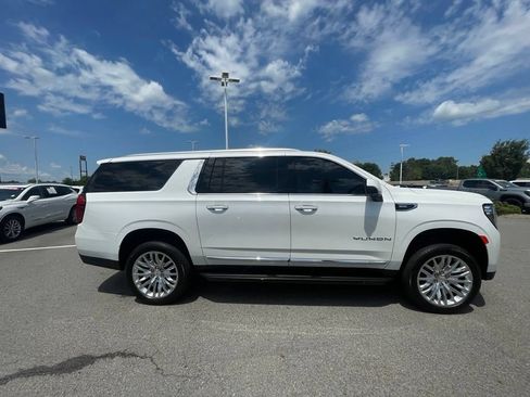 Used 2024 GMC Yukon XL SLT w/ SLT Premium Package AWD/4WD image 8