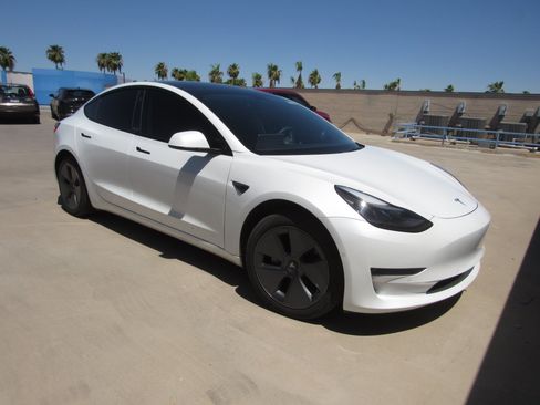 Used 2022 Tesla Model 3 Long Range AWD/4WD image 2