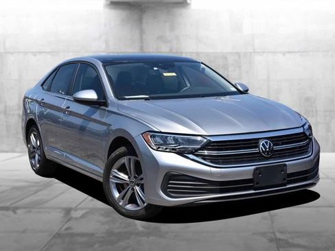 Certified 2023 Volkswagen Jetta SE FWD image 2