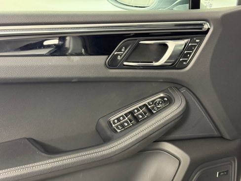 New 2025 Porsche Macan image 27