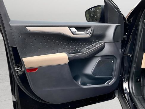 Used 2020 Ford Escape SE image 22