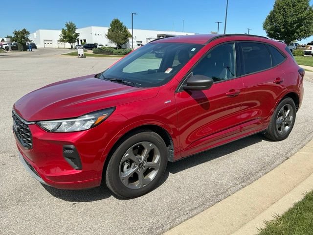Used 2024 Ford Escape ST-Line w/ Cold Weather Package FWD image 3