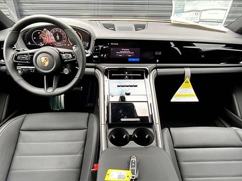 New 2025 Porsche Panamera 4 image 6