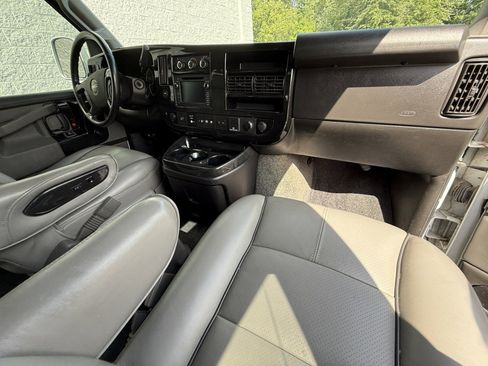 Used 2019 GMC Savana 2500 image 22