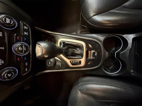 Used 2016 Jeep Cherokee Limited image 21