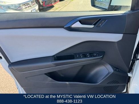 Certified 2023 Volkswagen Taos SE w/ Panoramic Sunroof Package FWD image 34