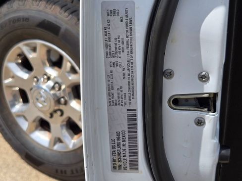 Used 2024 RAM 2500 Laramie AWD/4WD image 21