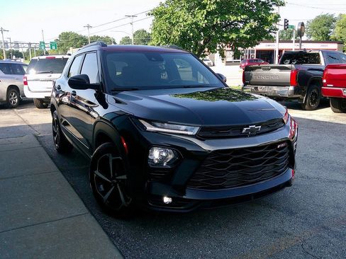 Used 2021 Chevrolet TrailBlazer RS w/ Technology Package FWD image 4