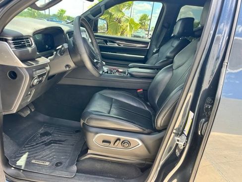 Used 2023 Jeep Wagoneer 2WD w/ Premium Group I image 10