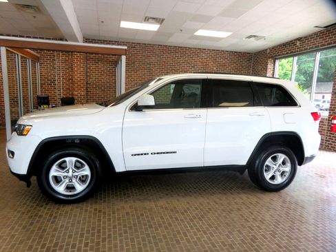Used 2017 Jeep Grand Cherokee Laredo image 68