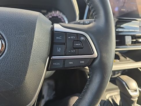 Used 2023 Toyota Highlander L AWD/4WD image 18