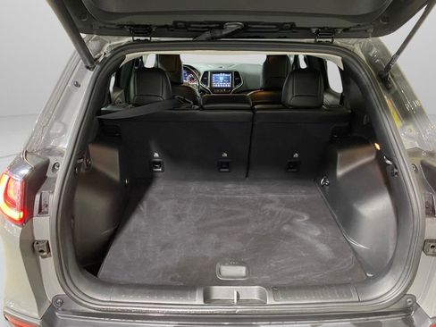 Used 2021 Jeep Cherokee Latitude Lux w/ Comfort/Convenience Group image 9