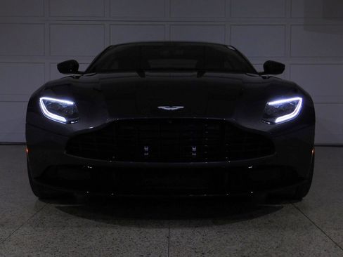Used 2020 Aston Martin DB11 AMR image 25