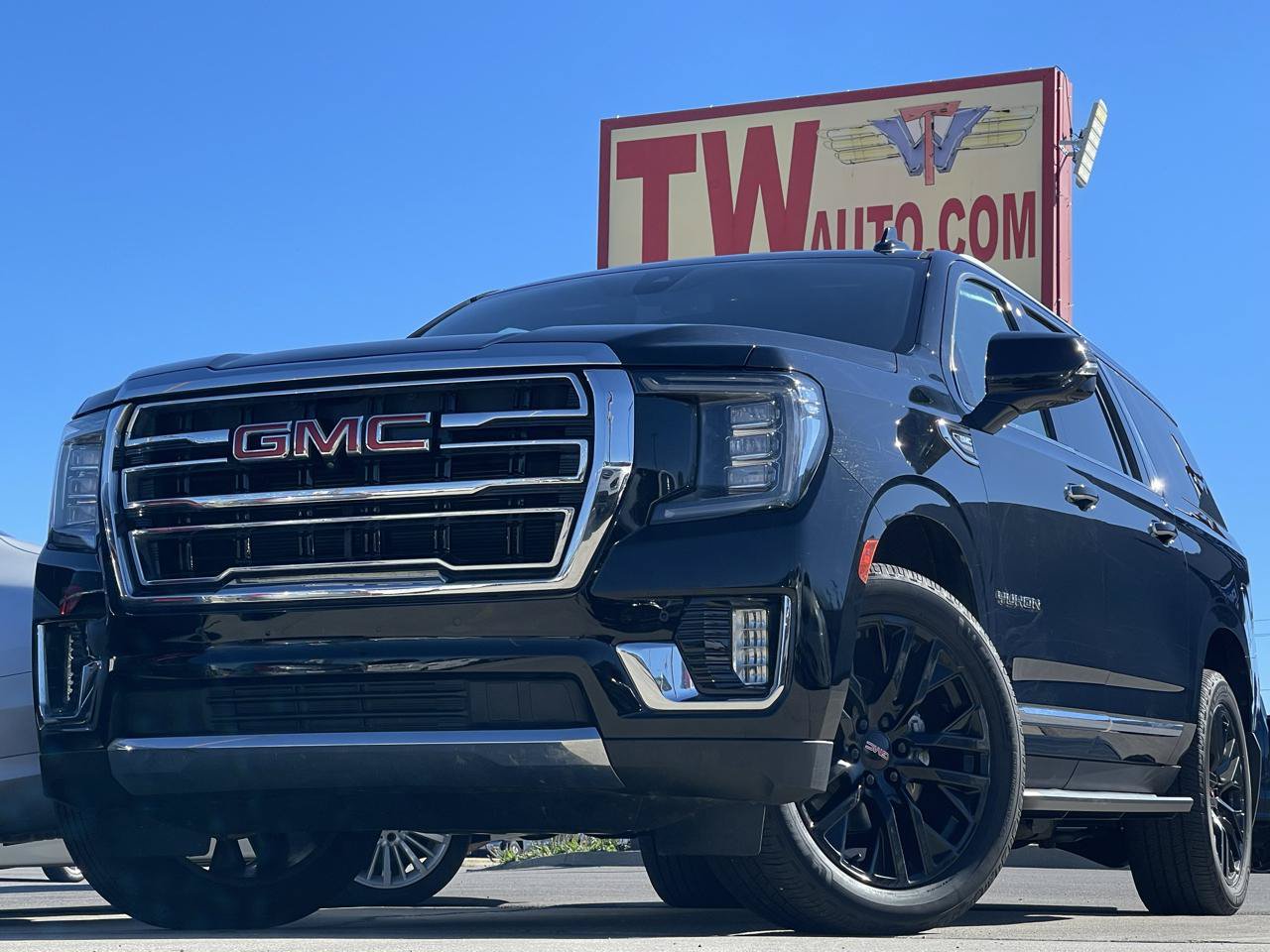 Used 2021 GMC Yukon XL SLT w/ SLT Luxury Plus Package AWD/4WD image 1