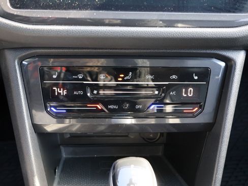 Used 2022 Volkswagen Tiguan SE w/ Panoramic Sunroof Package image 27