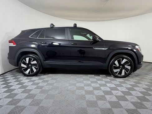 Used 2024 Volkswagen Atlas Cross Sport SE w/ Panoramic Sunroof Package FWD image 8