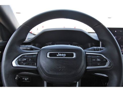 Used 2023 Jeep Compass Latitude AWD/4WD image 16